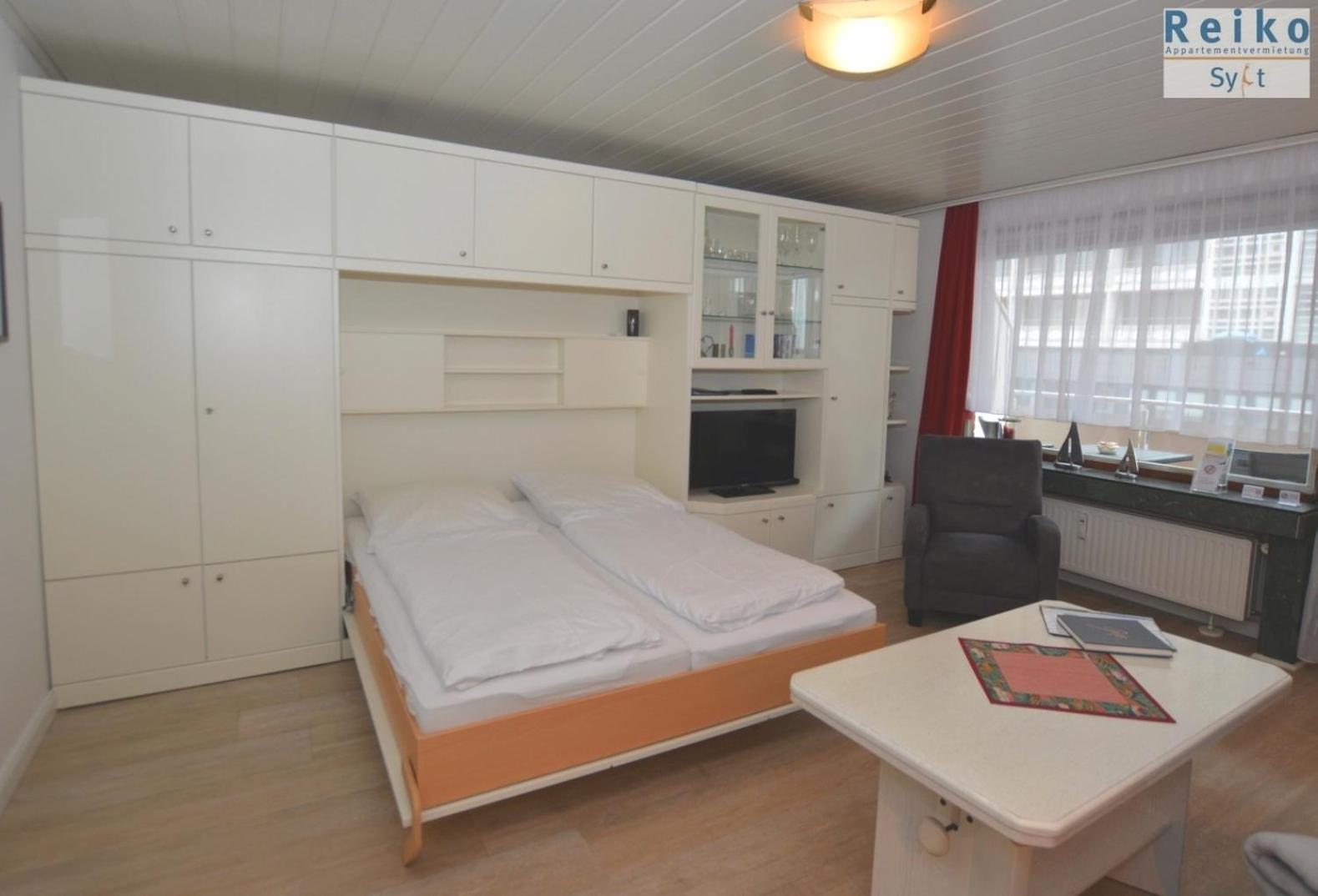 Apartment 5-12, Leuchtturm